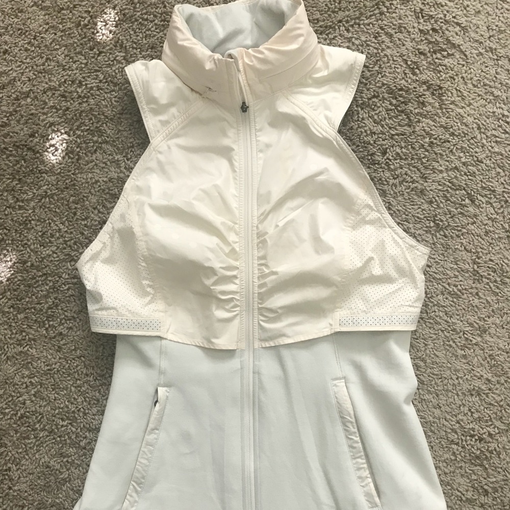 Lululemon off white vest size 6
